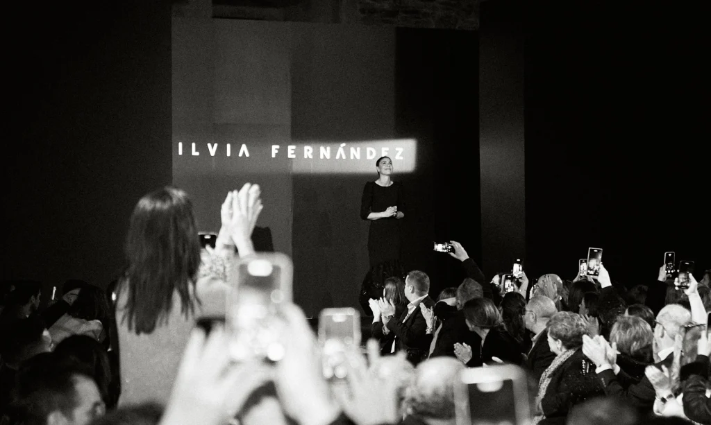 Silvia Fernández desfile lazos 2025